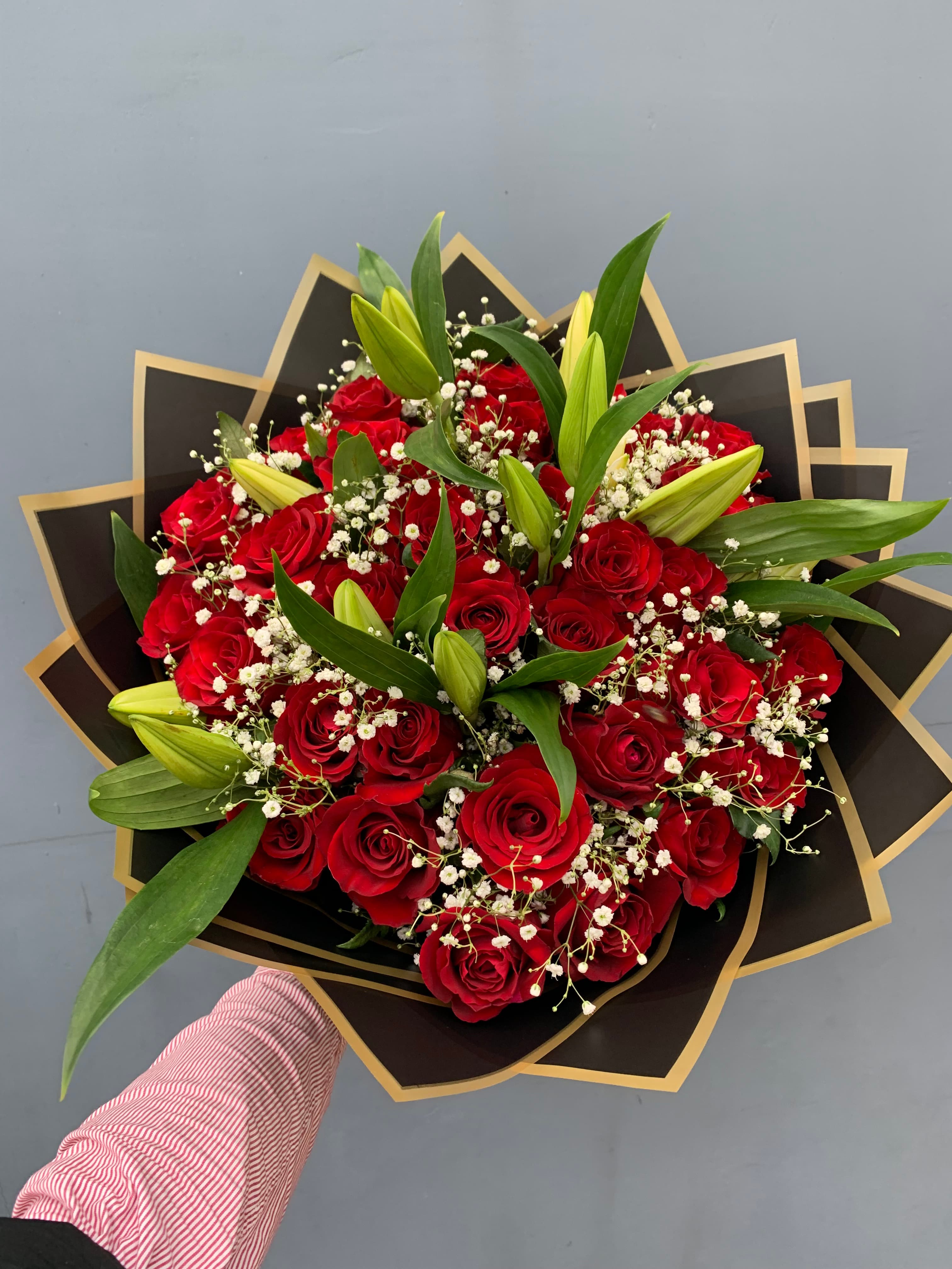 Lilies, red roses and Gypso