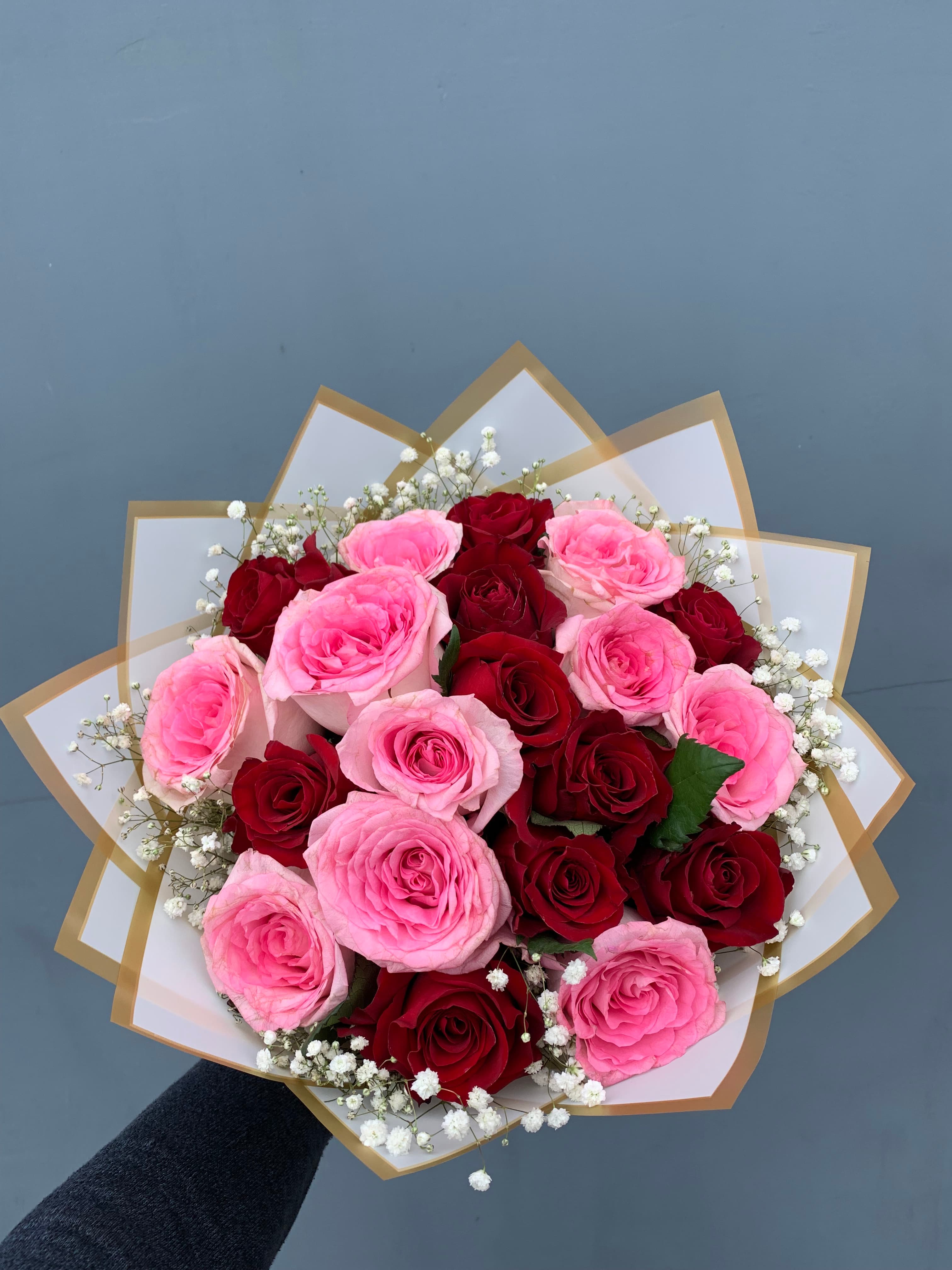 Red & pink roses and Gypso